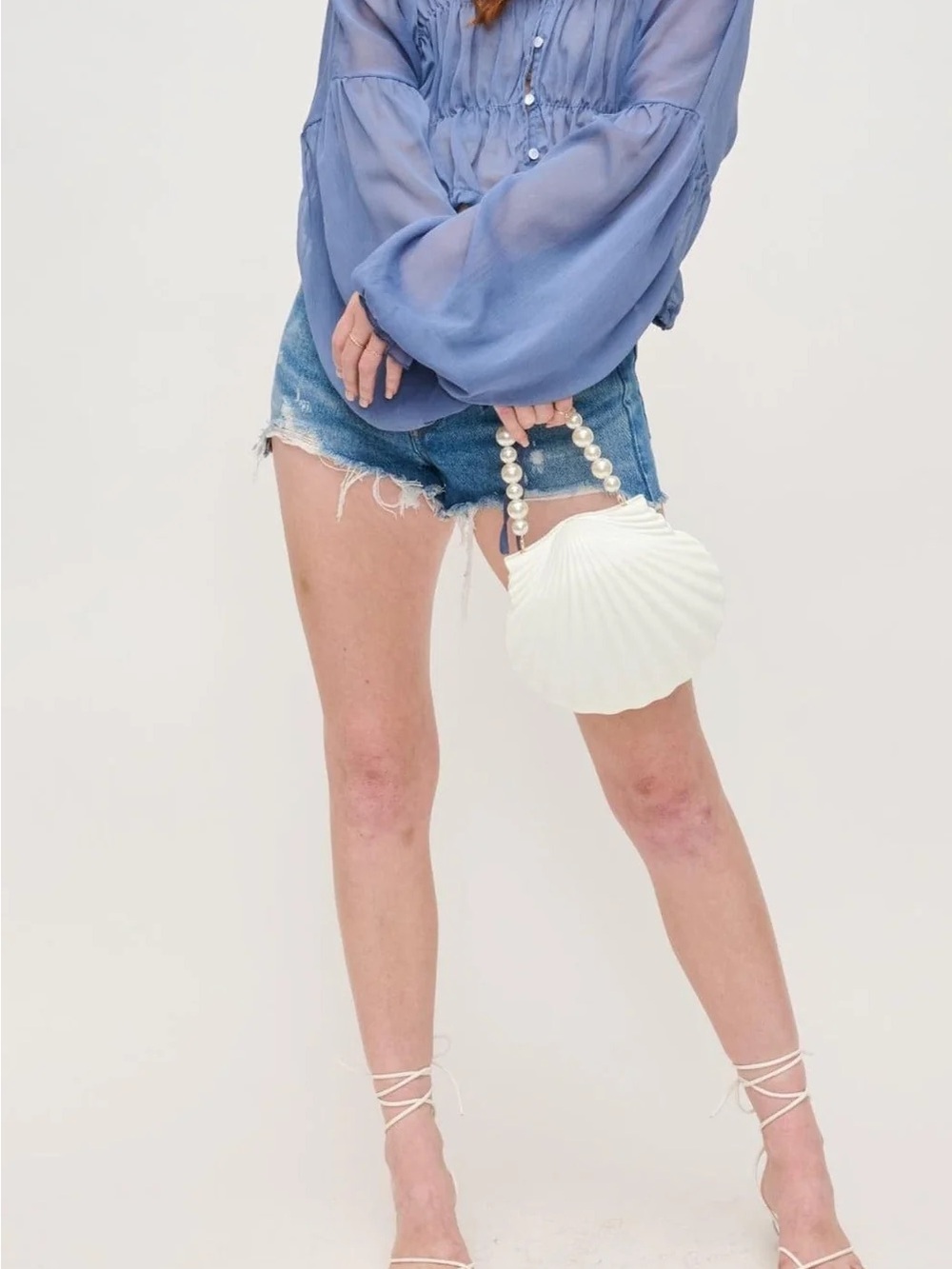 Shell-Shaped Pearl Handle Mini Bag in White